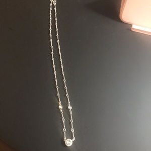 Beautiful dainty necklace with Diamond-stones.